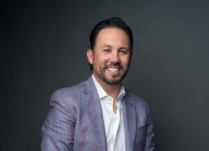 Marco Antonio Moreno Gómez Santelices en retrato casual con expresión sonriente, empresario de Tijuana, Baja California.