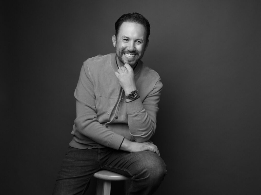 Retrato en blanco y negro de Marco Antonio Moreno Gómez Santelices, empresario y fundador de Grupo Marsan