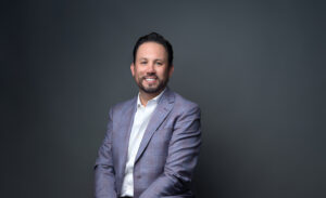 Retrato profesional de Marco Santelices, empresario tijuanense y fundador de Grupo Marsan.