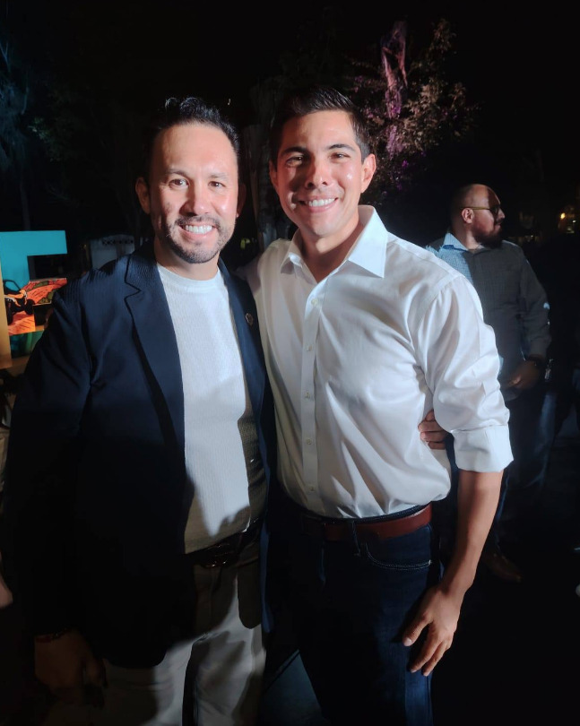 Marco Santelices, Presidente de Grupo Marsan, junto a Román Cota Muñoz, Presidente Municipal de Tecate, en el Primer Informe de Gobierno.